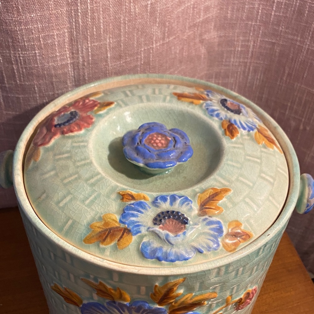 Vintage majolica Japan Ceramic Lidded cracker jar with Blue Floral Relief - Picture 4 of 8